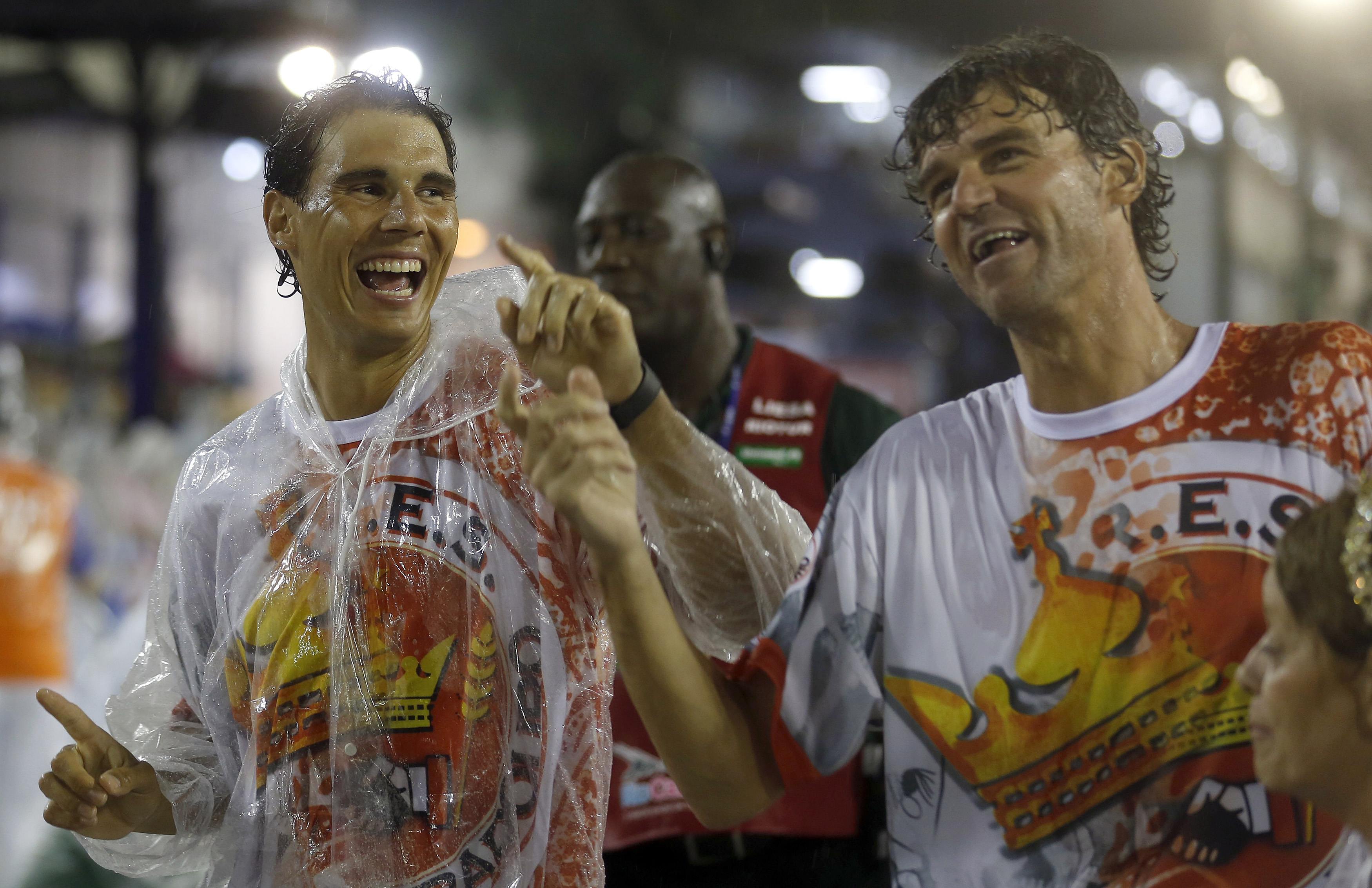 Rafa Nadal desfilando en el Carnaval de Ro junto a Ferrer y Guga Pict. 16