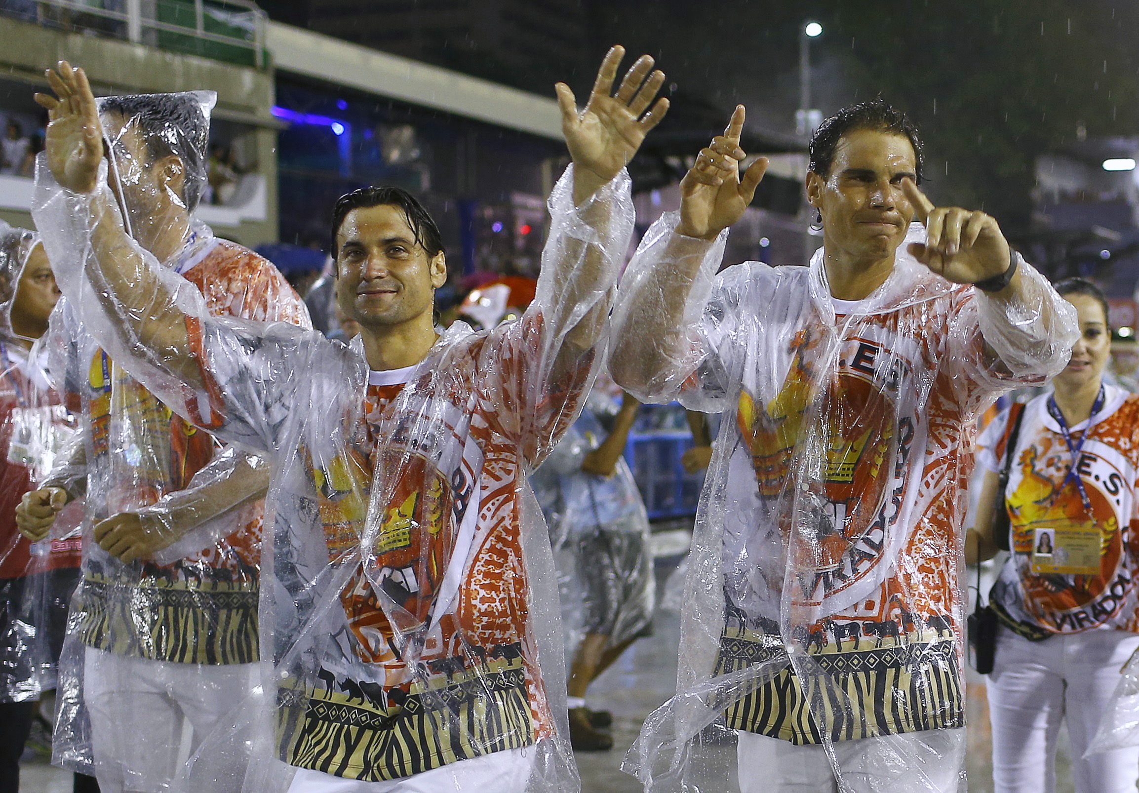 Rafa Nadal desfilando en el Carnaval de Ro junto a Ferrer y Guga Pict. 11