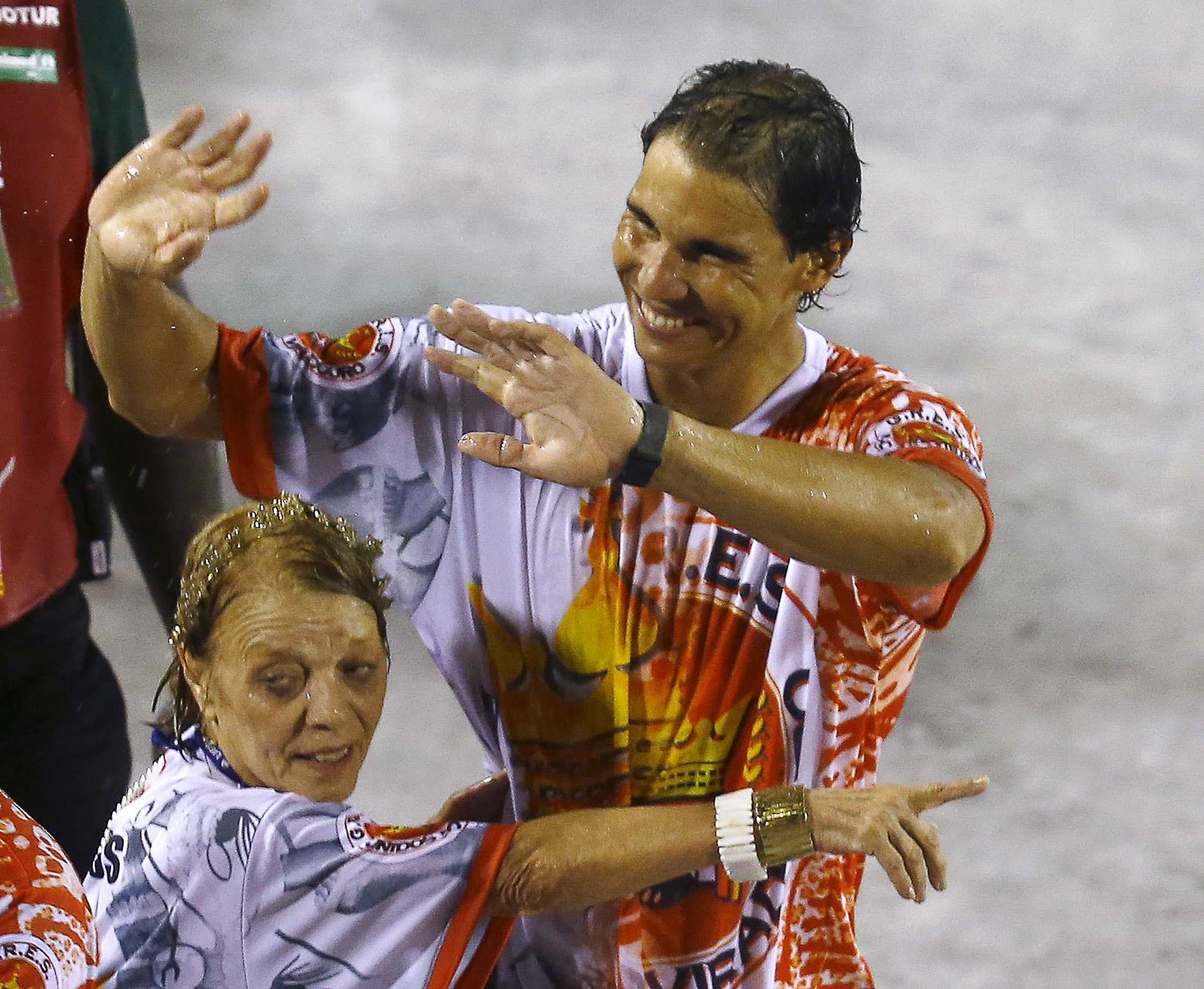 Rafa Nadal desfilando en el Carnaval de Ro junto a Ferrer y Guga Pict. 14