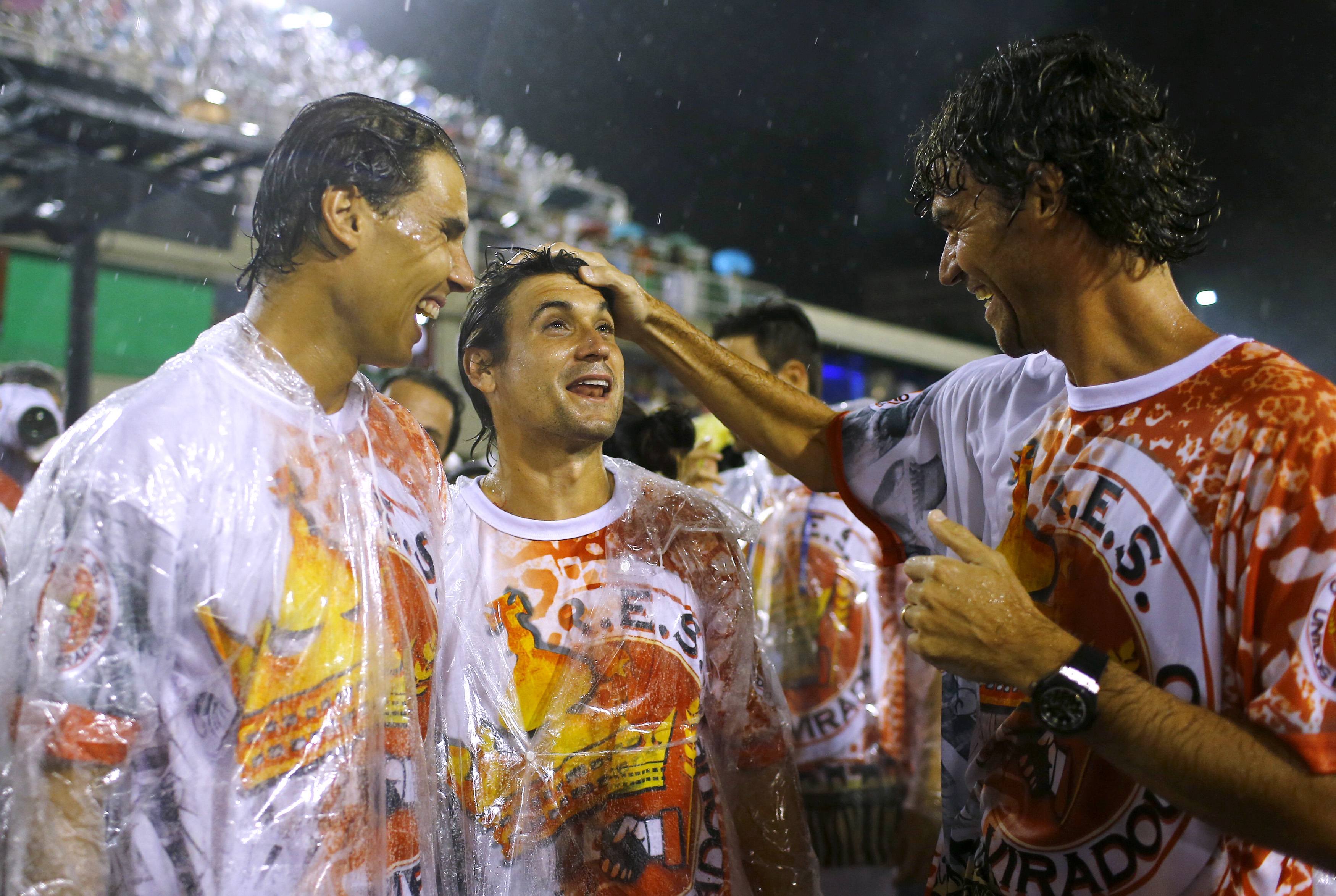 Rafa Nadal desfilando en el Carnaval de Ro junto a Ferrer y Guga Pict. 7