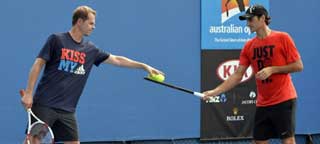 Roger Federer jugar� ante Rafa Nadal con la careta de Stefan Edberg