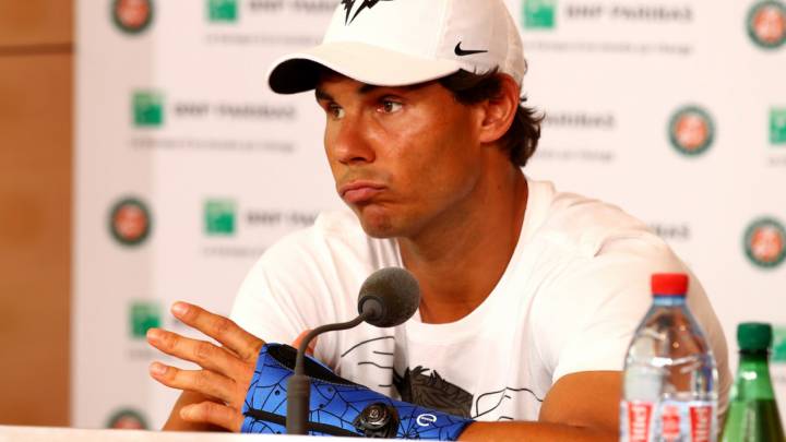 Nadal apareca en rueda de prensa convocada de urgencia, ya con la mueca inmovilizada como inicio del tratamiento de recuperacin (C) Clive Brunskill/Getty Images Europe