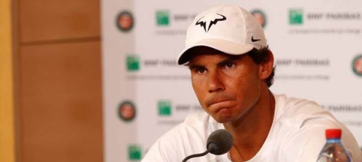 Instante de la rueda de prensa donde Rafa Nadal anunciaba su retirada de Roland Garros (C) Getty Images