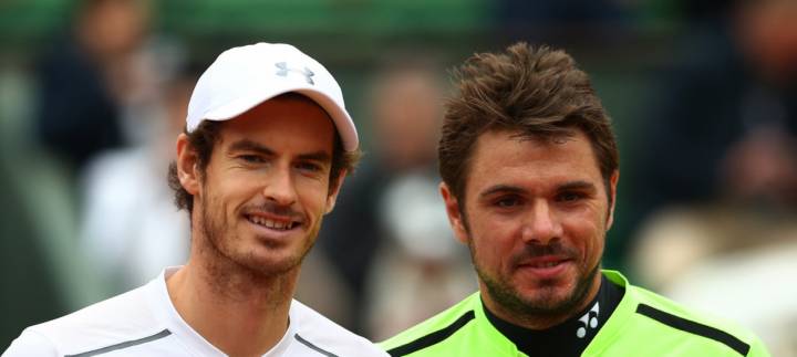 Andy Murray y Stan Wawrinka durante el saludo inicial en semifinales de Roland Garros 2016