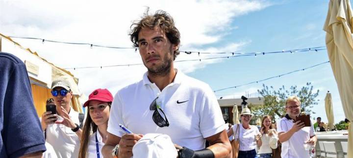 Rafa Nadal visit la semana pasada el stand de su academia de tenis ubicado dentro del torneo Mallorca Open