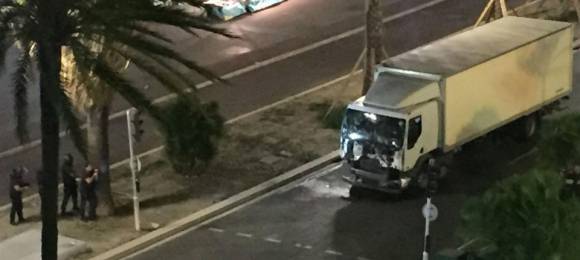 El camin utilizado por el terrorista en Niza en el Da de la Bastilla