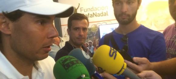Nadal asediado por periodistas en la apertura del Sport Xperience