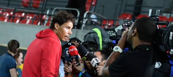 Nadal declarando a la prensa que jugar en todas las modalidades de Ro