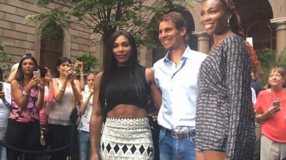 Nadal posa junto a las hermanas Williams en el hotel Lotte New York Palace