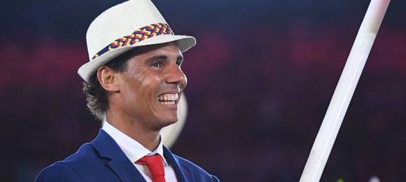 Rafa Nadal portando la bandera espaola en el Estadio de Maracan - Ceremonia de apertura de los JJOO de Ro 2016