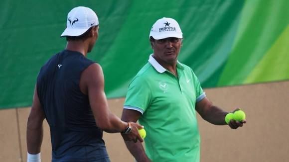 Rafa y Toni conversan en un entrenamiento en Ro de Janeiro 2016