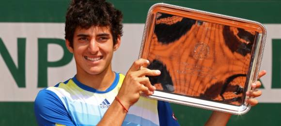 Christian Garn sostiene el trofeo de campen jnior en Roland Garros 2013