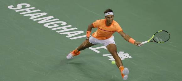 Nadal intenta alcanzar una bola vs Troicki - R2 Shanghai 2016