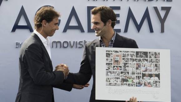 Nadal obsequi a Federer con un recuerdo de sus mejores partidos