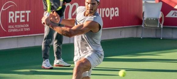 Nadal durante un entreno este martes en Mallorca