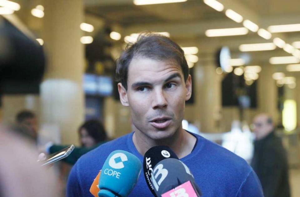 Nadal en el aeropuerto de Palma antes de volar hacia Abu Dabi