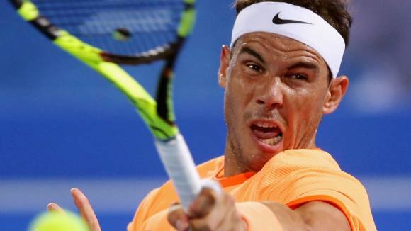 Nadal golpea una bola vs Berdych Abu Dabi 2016