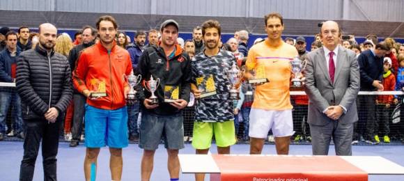Nadal y Lpez con los trofeos de campeones del Campeonato Nacional 2016