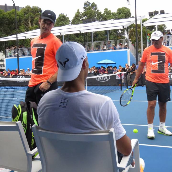 Moy y Nadal conversando este sbado en un entrenamiento entreno en Melbourne (C) Erlita via Twitter