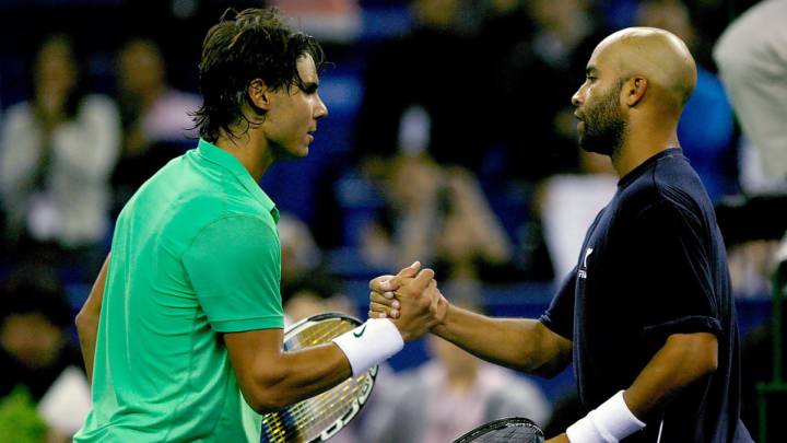 Nadal y Blake se saludan durante el Masters 1.000 de Shangai 2009 (C) Matthew Stockman - Getty Images AsiaPac