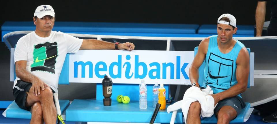 Toni Nadal y Rafa Nadal durante un entreno al Abierto de Australia 2017