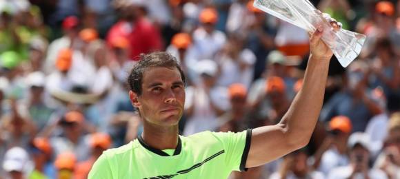 Nadal levanta su trofeo de finalista del Masters 1.000 de Miami 2017