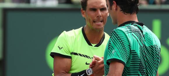 Nadal y Federer se saludan tras la final del Abierto de Miami 2017