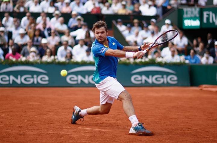 Wawrinka devuelve una bola con su revs a Murray en la semifinal de Roland Garros 2017 (C) Adam Pretty/Getty Images Europe