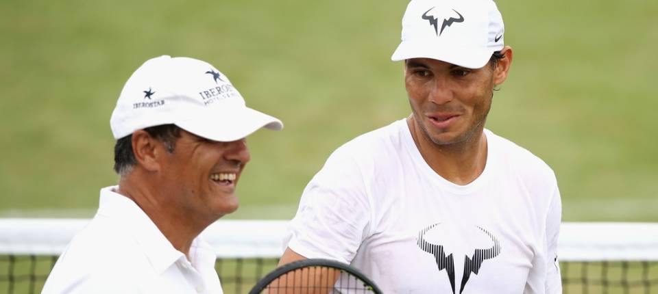 Toni Nadal y Rafa Nadal preparando en Wimbledon su partido vs Muller