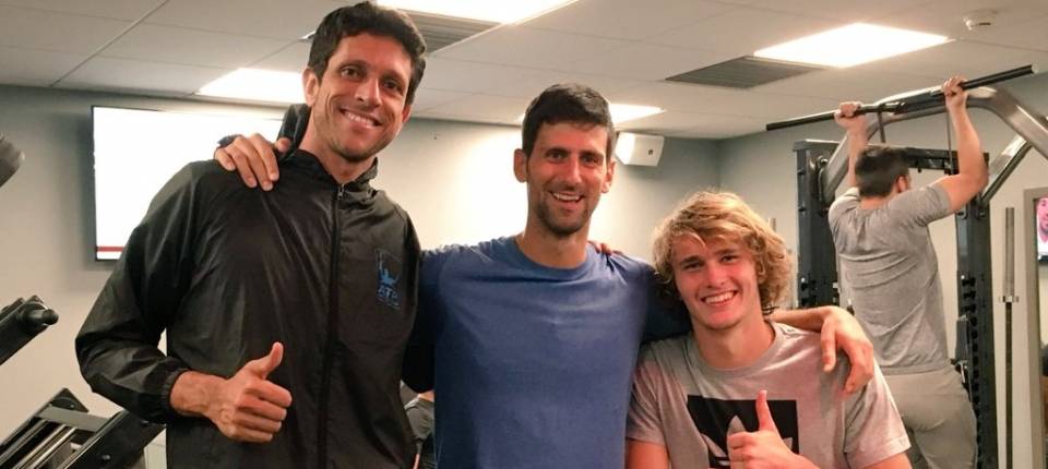 Djokovic en el gimnasio preparando el inicio de temporada 2018