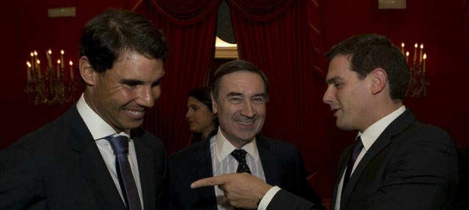 Nadal y Rivera conversan durante los Premios Los Leones 2017 de El Espaol