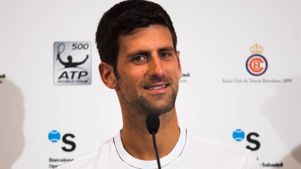 Novak Djokovic sonríe durante una rueda de prensa en el día 2 del Conde Godó 2018