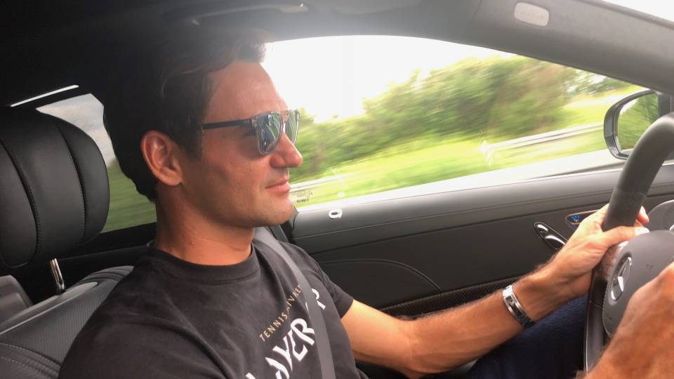 Roger Federer regresando a casa para ver a Suiza en el mundial