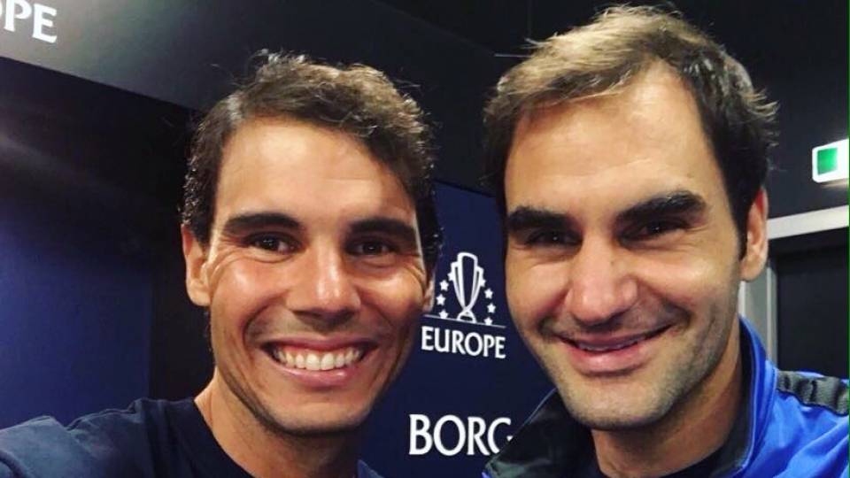 Nadal y Federer tras su partidos de dobles en la Laver Cup 2017