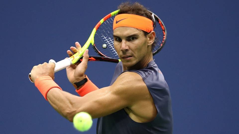 Rafa Nadal golpea una bola contra Del Potro, semifinales US Open 2018