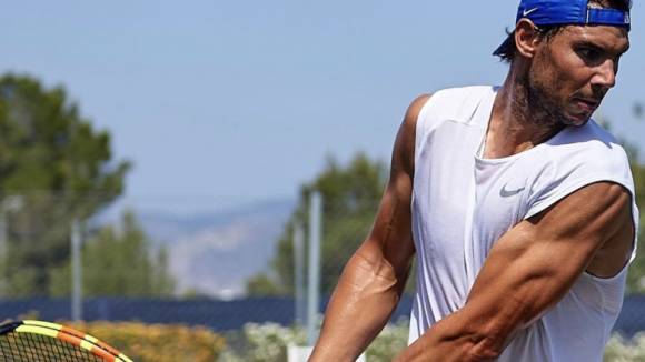 Nadal entrenando en hierba en el Mallorca Open - 20 junio 2019