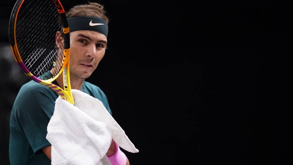 Rafa Nadal reflexiona tras un punto perdido contra Zverev, semifinales del Masters de París