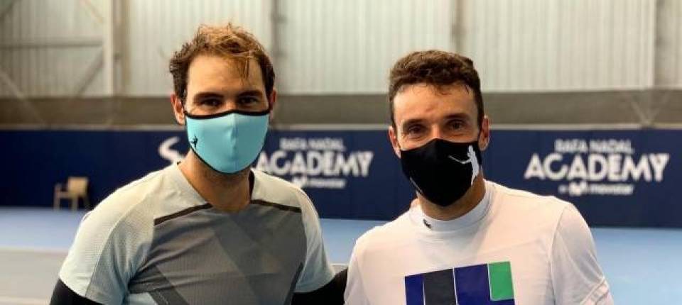 Rafa Nadal y Roberto Bautista entrenando juntos en la pretemporada 2021, en la Academia de Nadal