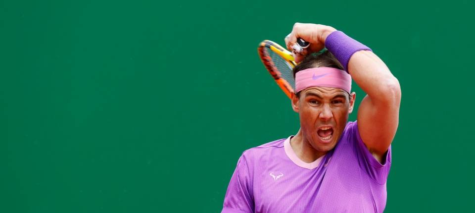 Nadal devuelve una pelota ante Dimitrov - Octavos del Masters Montecarlo 2021