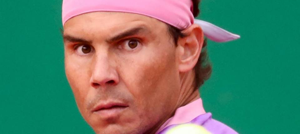 Rafa Nadal sigue atento una bola durante la disputa del Masters 1000 Montecarlo 2021