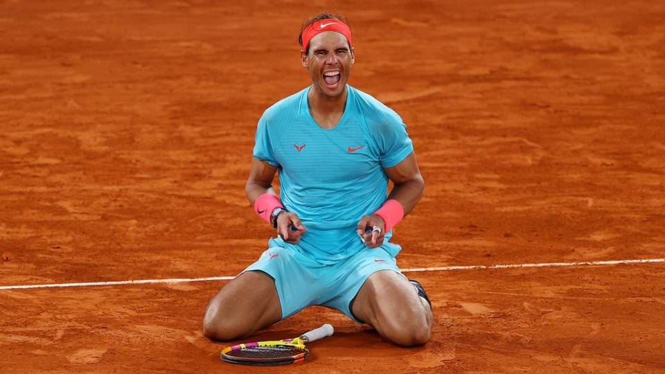 Rafa Nadal celebra el punto de campeonato en Roland Garros 2020 frente a Djokovic