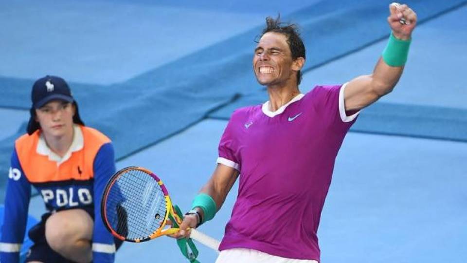 Rafa Nadal celebrar el punto de torneo en el Open Australia 2023